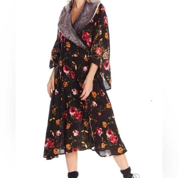 Charlene Princess Of Monaco Kimono Dress - Picture 1 of 9